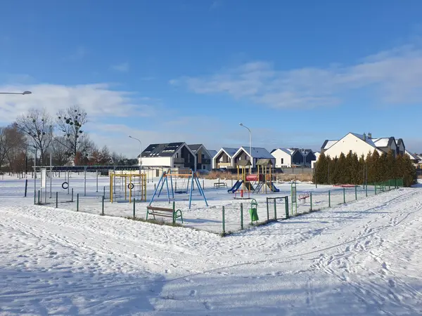 Plac zabaw zimą