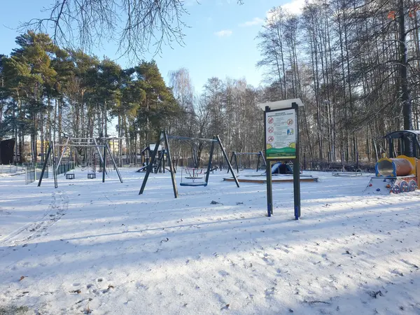 Plac zabaw zimą