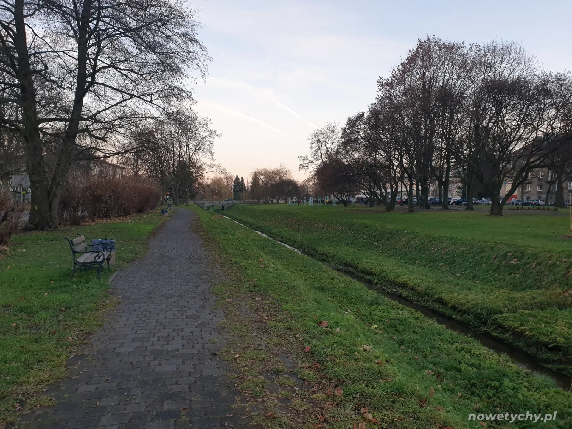 Widok w stronę Rynku, po prawej stronie potok Tyski